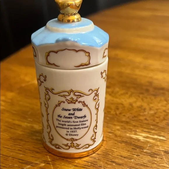 Snow White Cinnamon Spice Jar - Picture 2 of 3